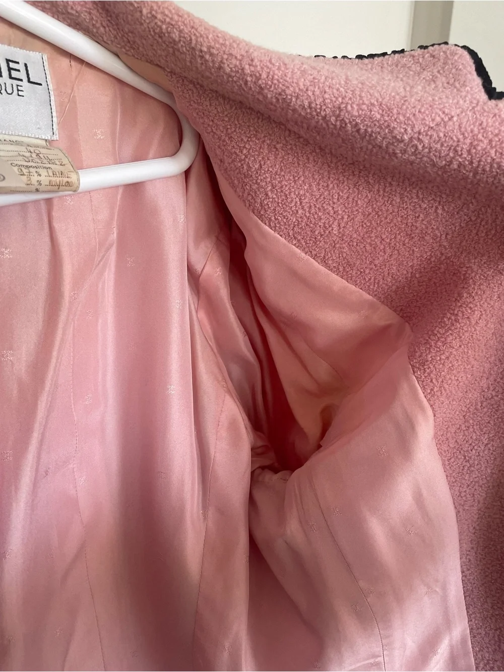 💋CHANEL Vintage Pink‎ Blazer with Black Trim 011
